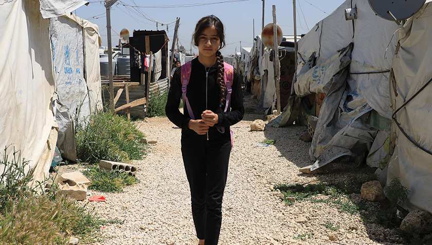 Amira im Projekt in Ghazzé auf dem Weg zur Schule (Quelle: Kindernothilfe LU) Amira im Projekt in Ghazzé auf dem Weg zur Schule (Quelle: Kindernothilfe LU)